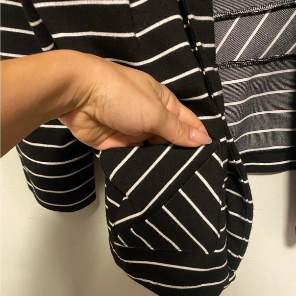 💚 Tribal | Black blazer with white stripes - pockets - size 6 - Picture 4 of 9